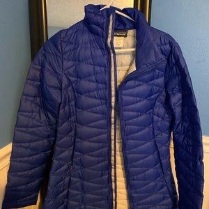 Womens size small. Blue light weight down Patagonia parka.